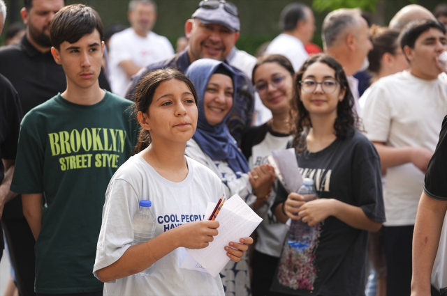 LGS bitti, geriye bu manzaralar kaldı: Kimliğini unutan da vardı yanlış okula giden de