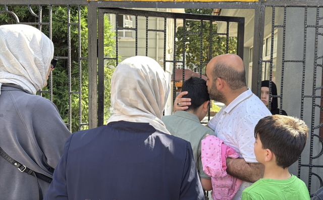 LGS bitti, geriye bu manzaralar kaldı: Kimliğini unutan da vardı yanlış okula giden de