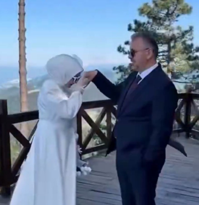 8 ay önce eşini toprağa koymuştu, yeniden evlendi