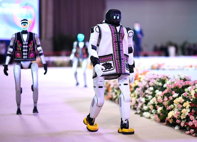 Yunnan’da Moda Haftası Renkli Anlara Sahne Oldu