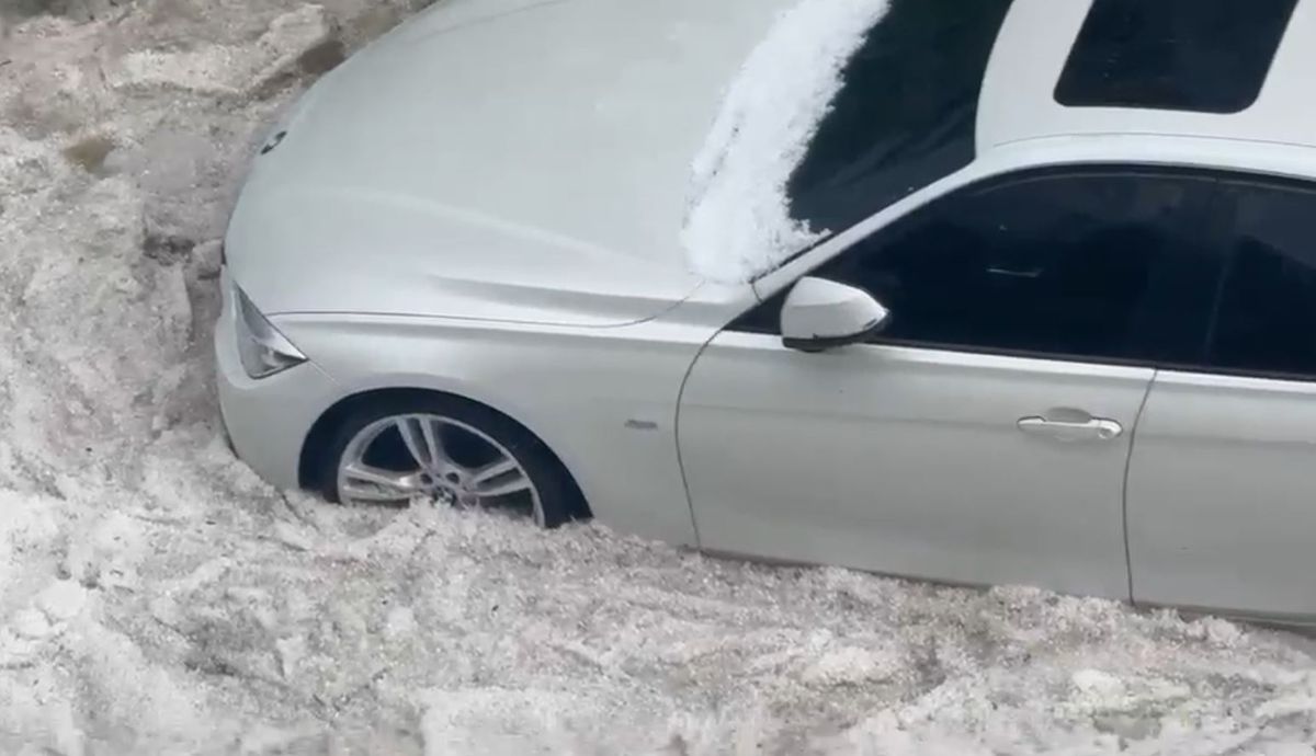 Ankara\'da dolu ve sağanak hayatı felç etti