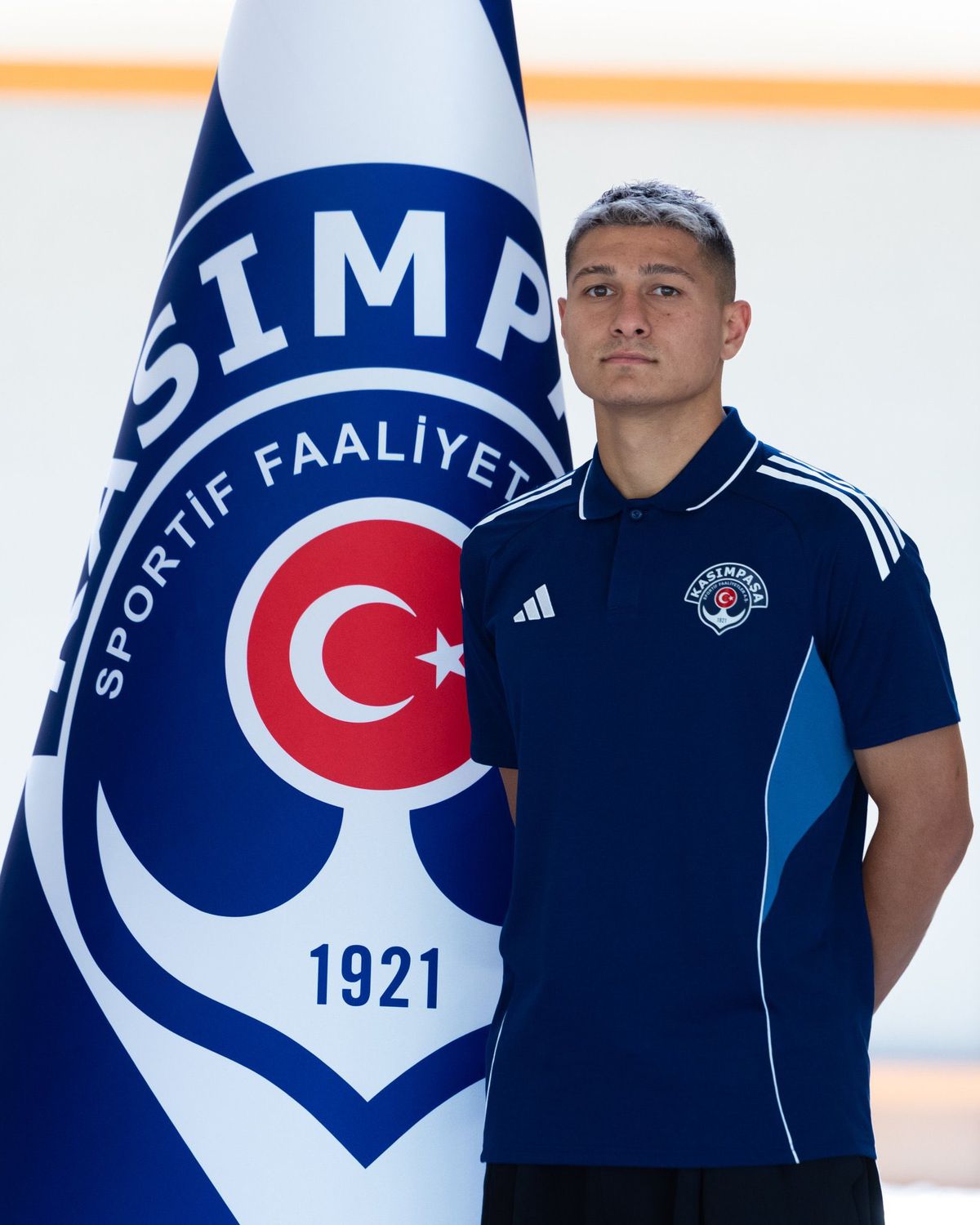 Ayvalıkgücü\'nden Emirhan Boz\'a Veda