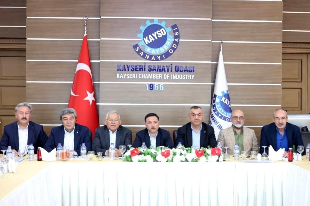 Başkan Büyükkılıç, Kayseri Sanayi Odası\'nda istişare toplantısına katıldı