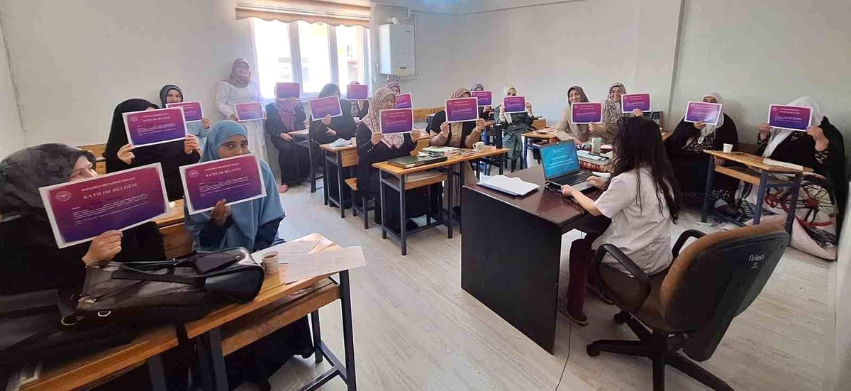 Bayburt\'ta \'Menopoz Okulu\' ile 120 Kadına Eğitim