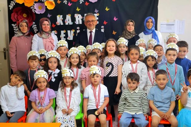 Bayburt’ta Minik Öğrencilere Karne Töreni