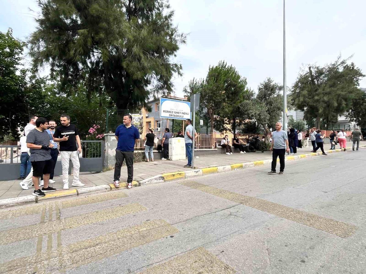 Bayındır\'da LGS heyecanı: 251 öğrenci ter döktü