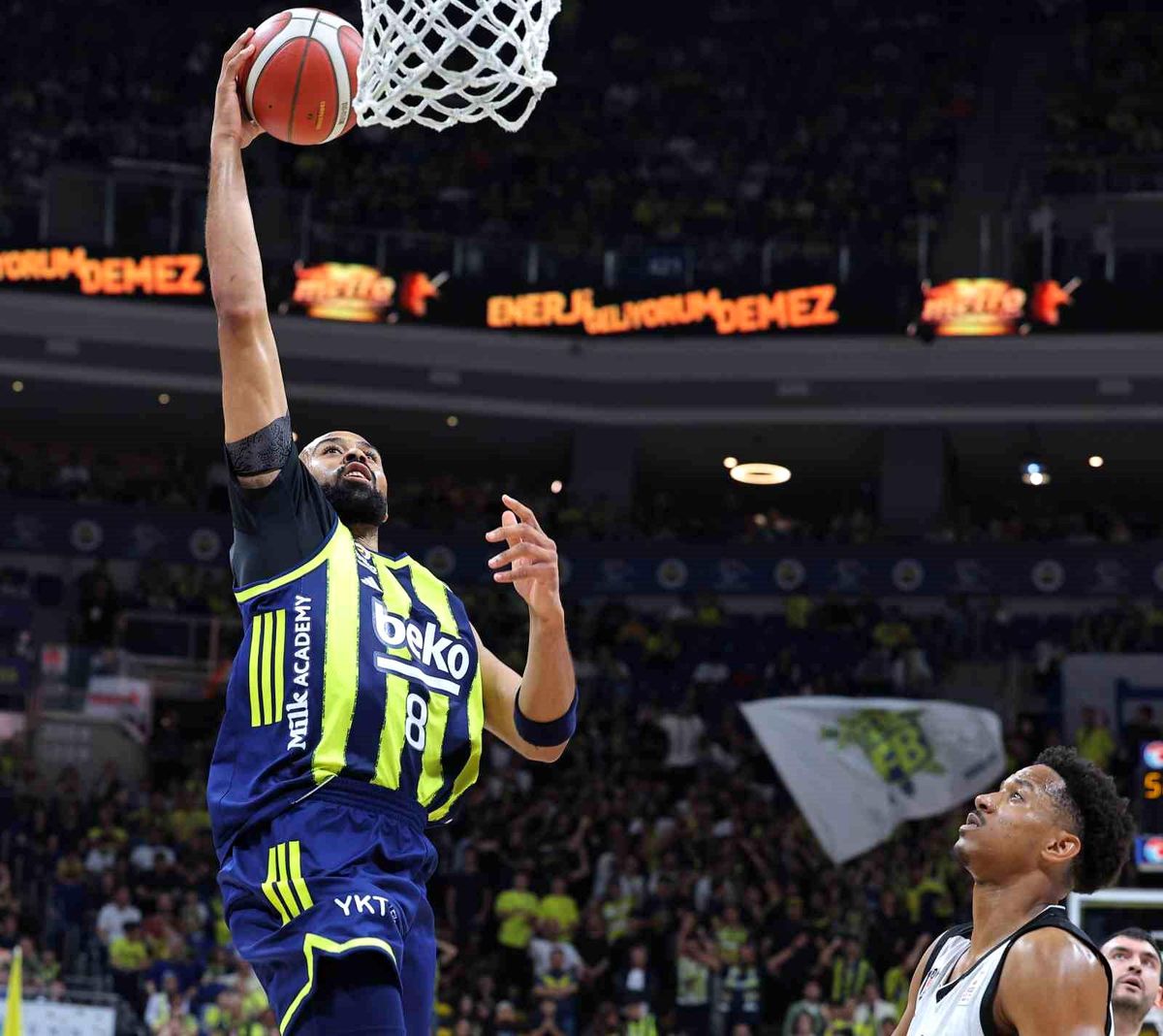 Beşiktaş, Fenerbahçe\'yi Yendi!