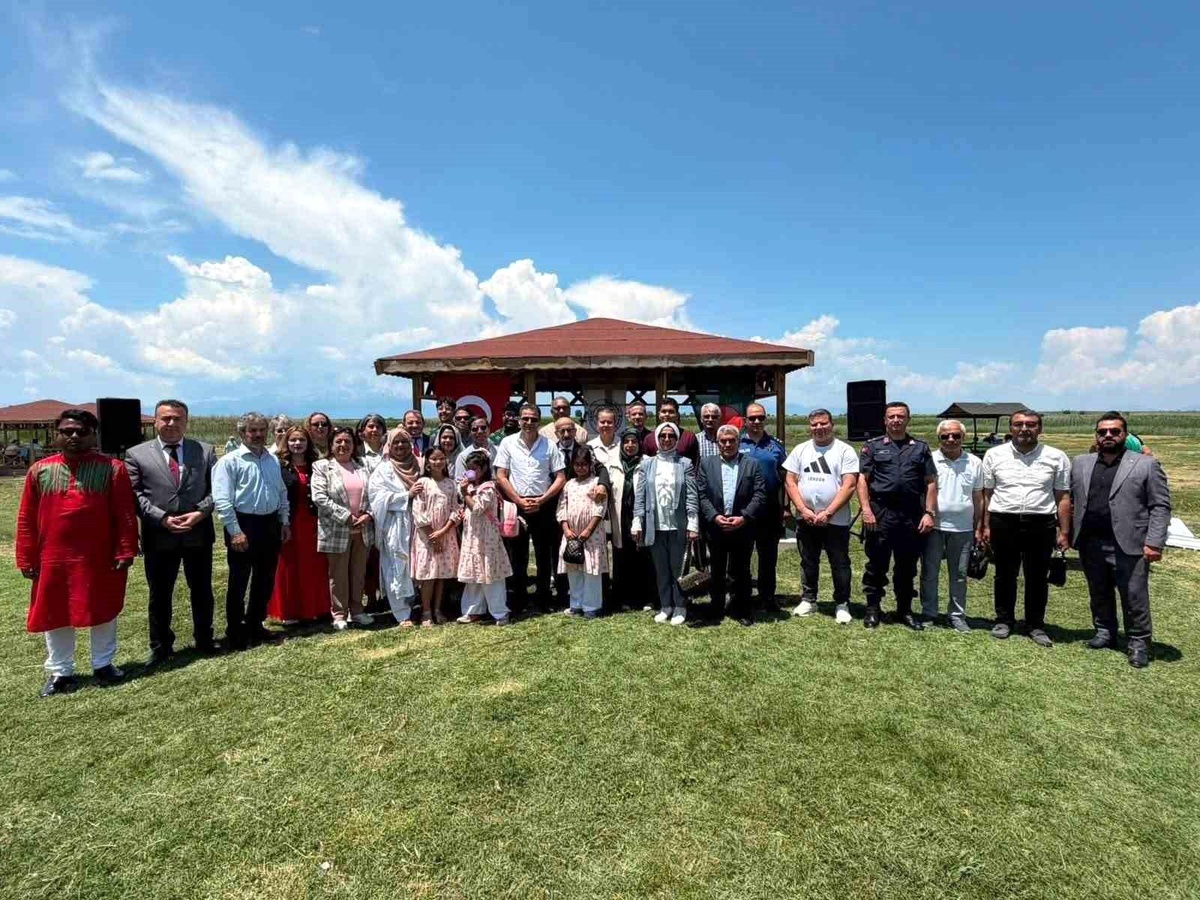 Beyşehir Gölü\'nde kardeşlik rüzgarı esti