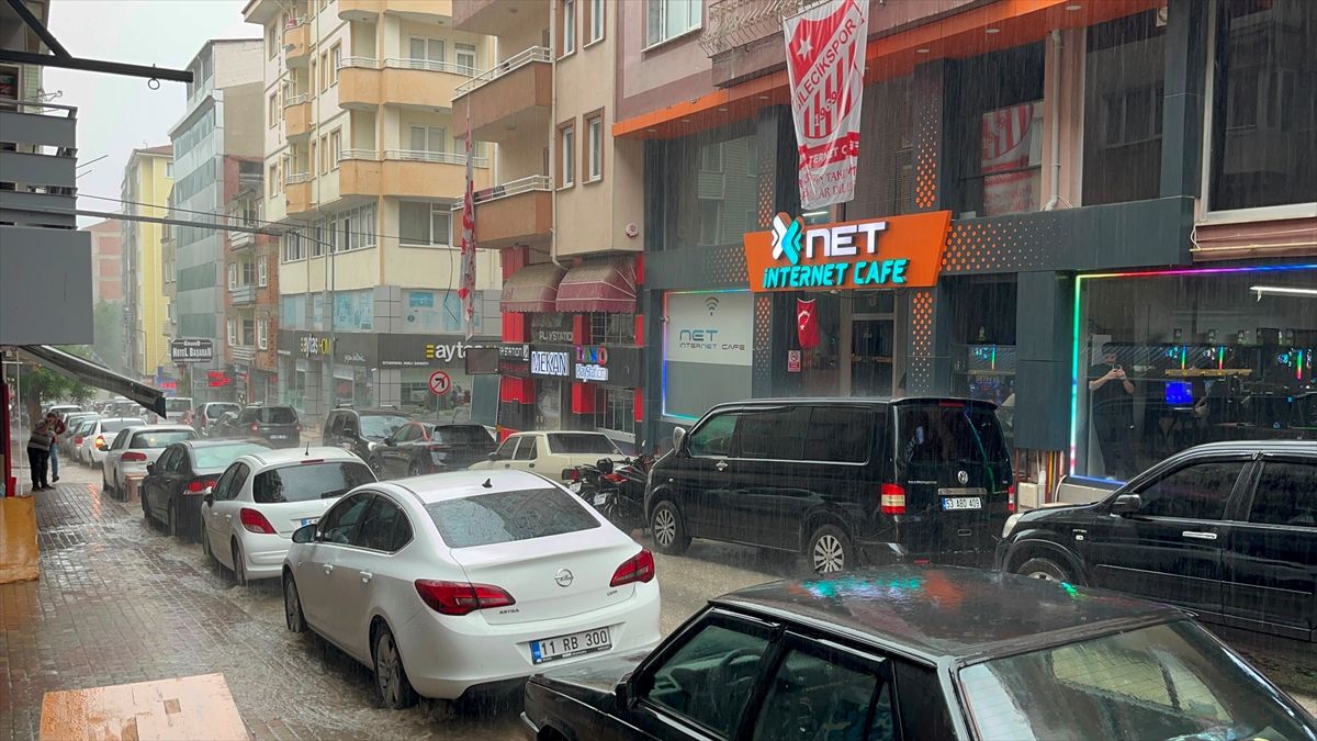 Bilecik\'te Sağanak Yağış Hayatı Olumsuz Etkiledi