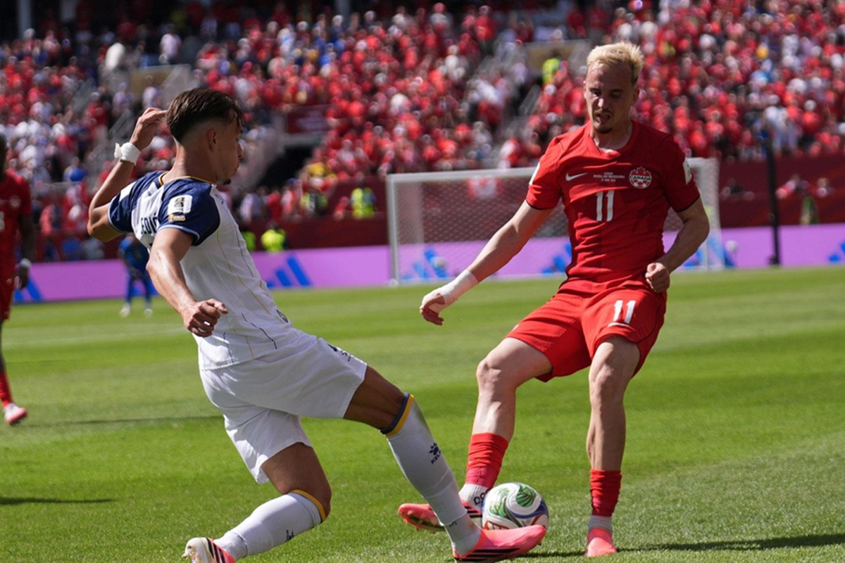 Dzekolu Bosna Hersek'in galibiyet hayallerini eski Beşiktaşlı Larin yıktı