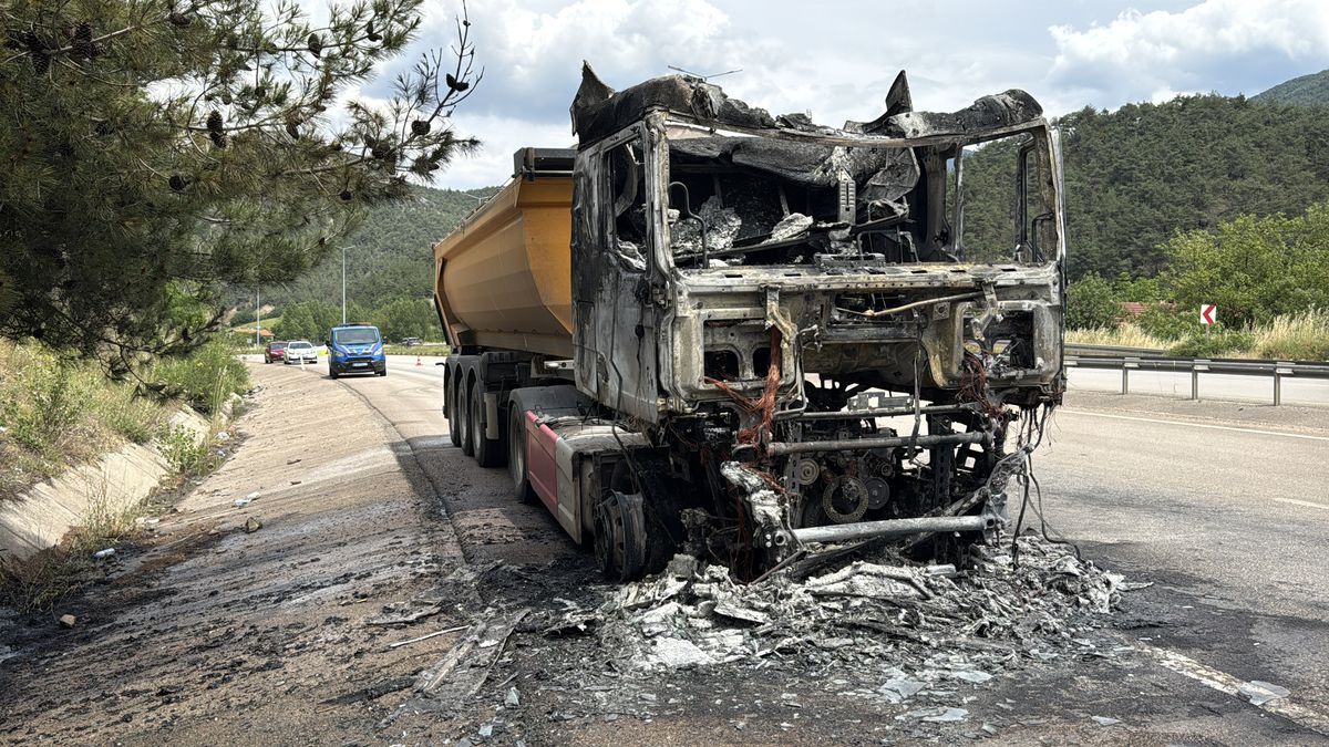 Karabük\'te Hafriyat Kamyonu Yangını
