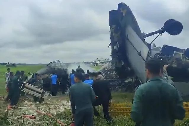 Hindistan’da askeri kargo uçağı yere çakıldı: 5 asker hayatını kaybetti