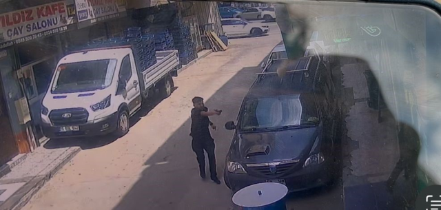 Husumetlisine sokak ortasında pusu kurup kurşun yağdırdı