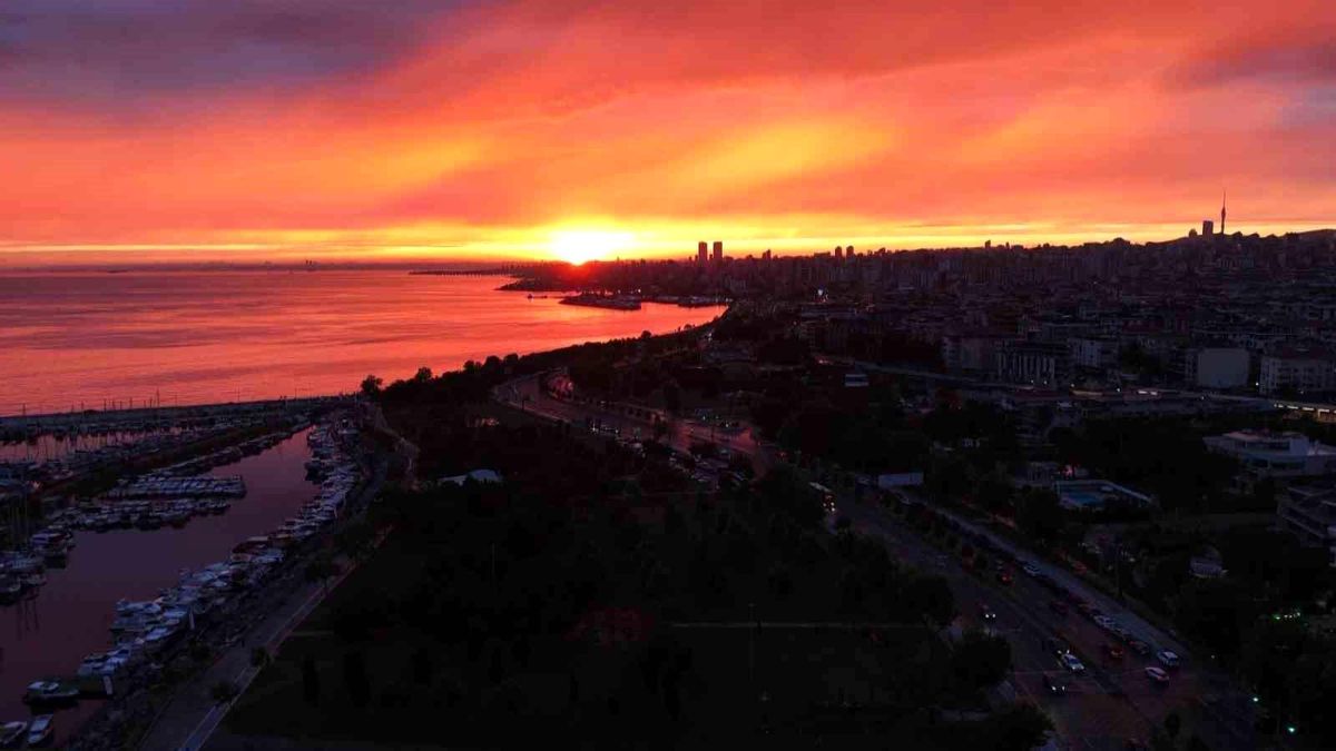 İstanbul\'da Gökkuşağı ve Gün Batımı Şöleni