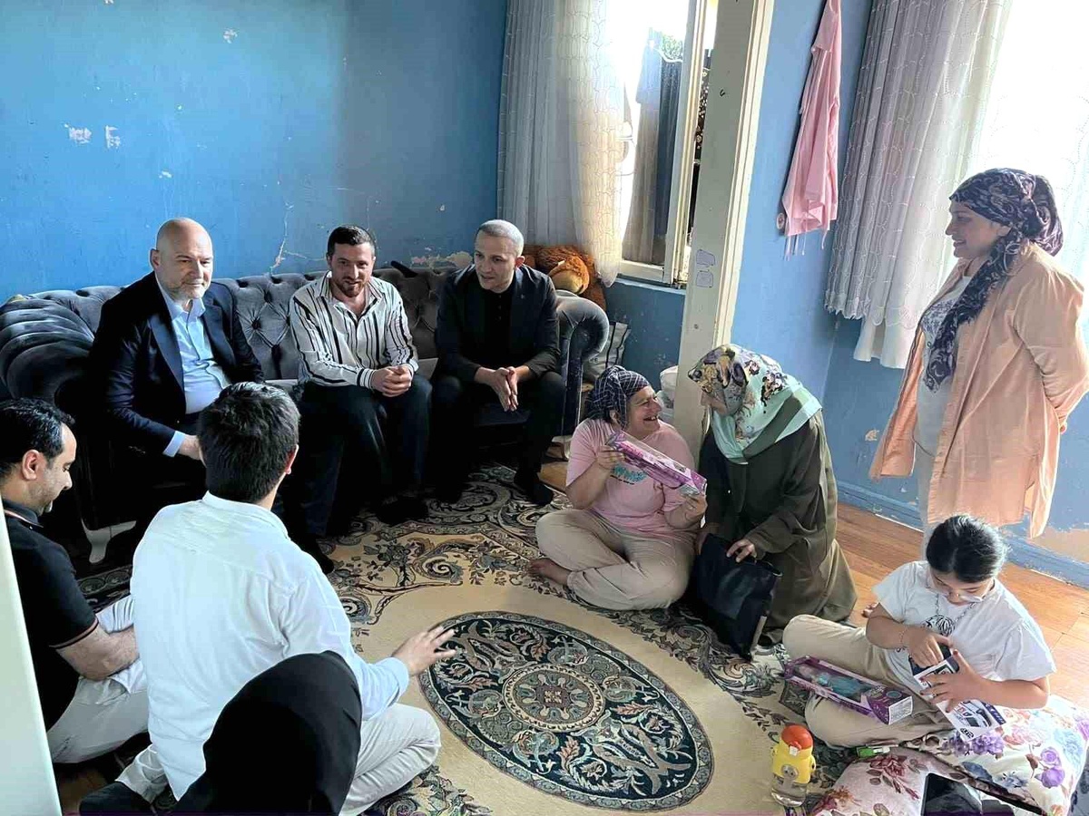 AK Parti İstanbul Milletvekilleri Saha Çalışmalarını Sürdürüyor