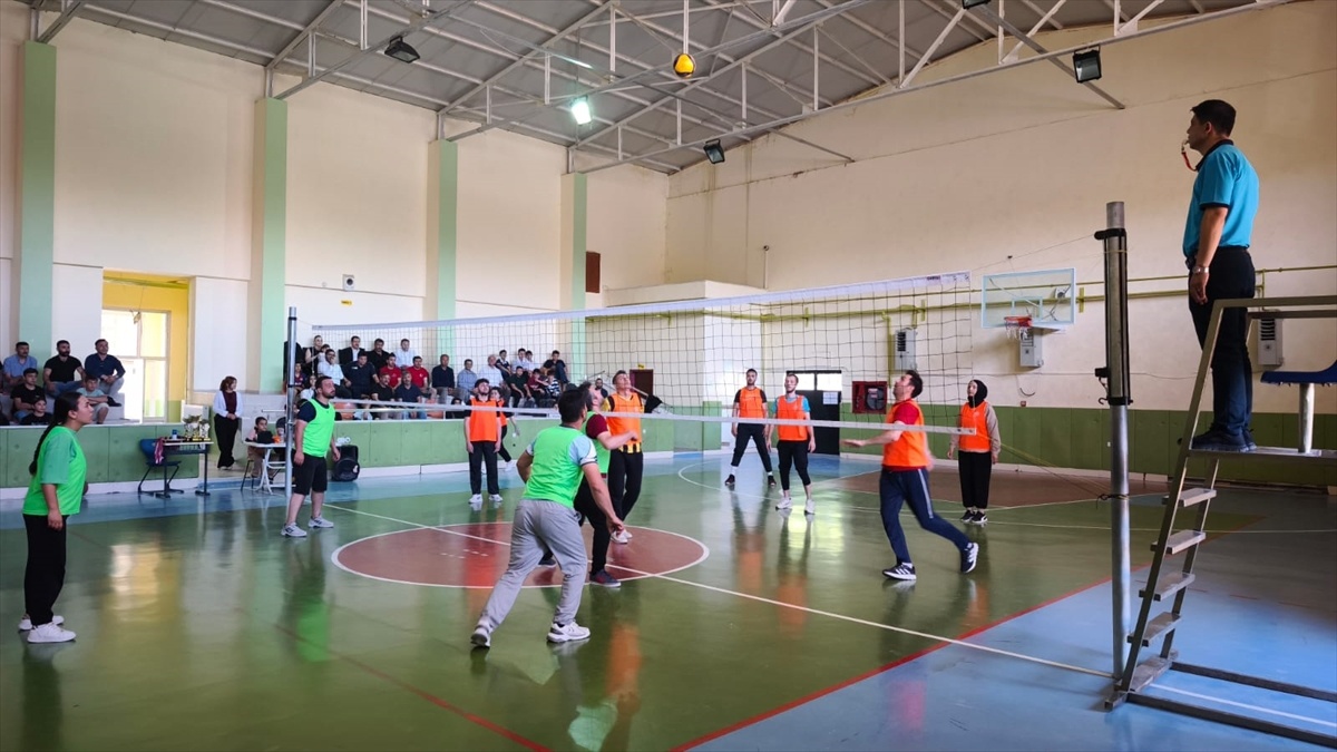 Karakeçili\'de Voleybol Turnuvası Düzenlendi