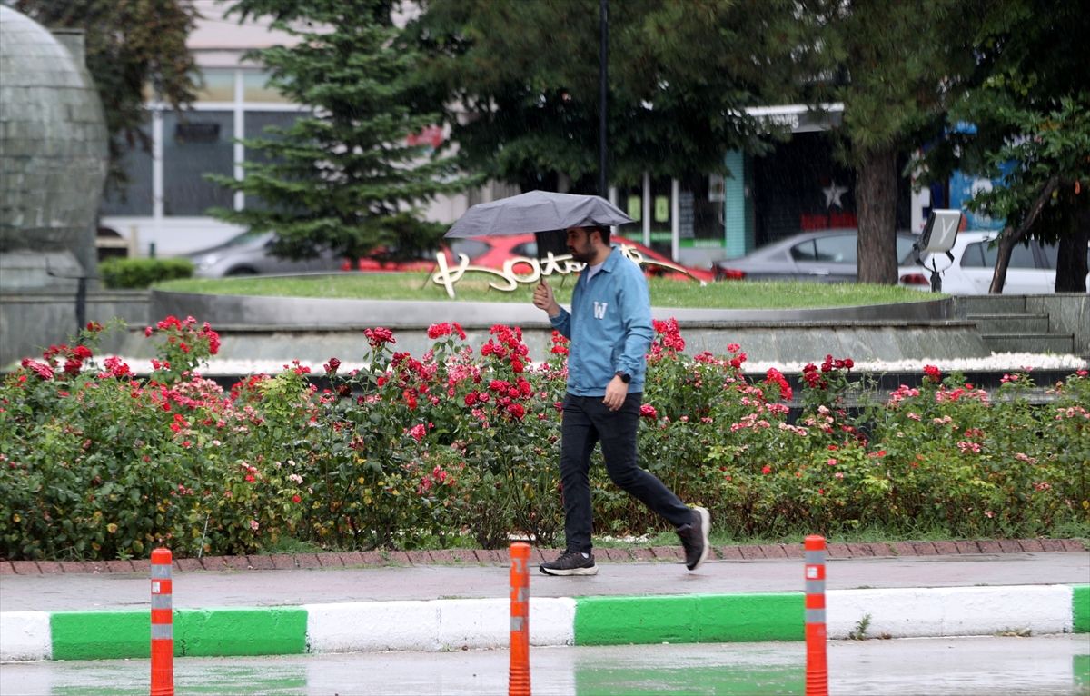 Kırklareli\'nde Sağanak Yağış Hayatı Olumsuz Etkiliyor