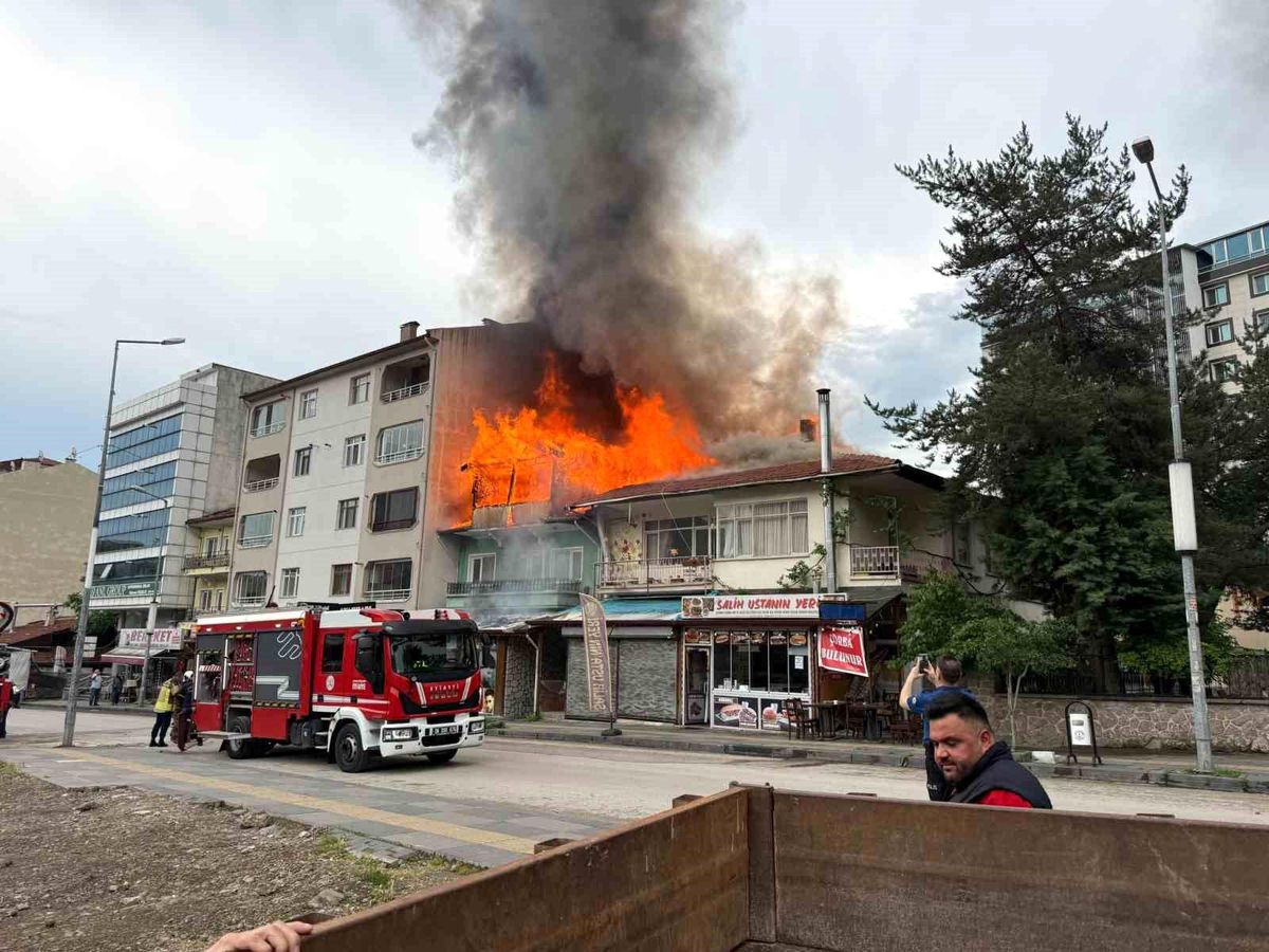 Kızılcahamam\'da Çatı Yangını