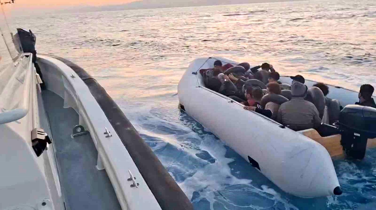 Kuşadası\'nda 18 Düzensiz Göçmen Yakalandı
