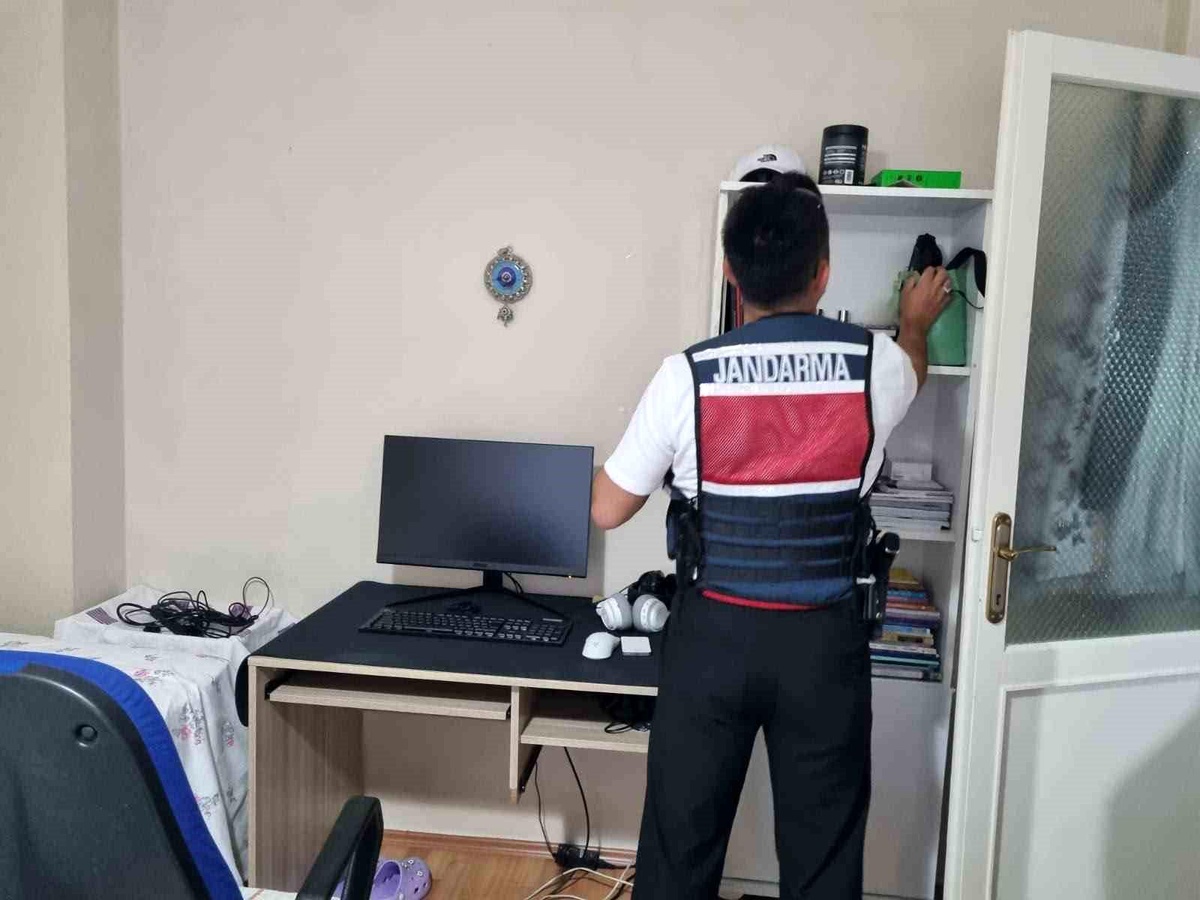 MİT, Kredi Kartı Şebekesini Çökertti