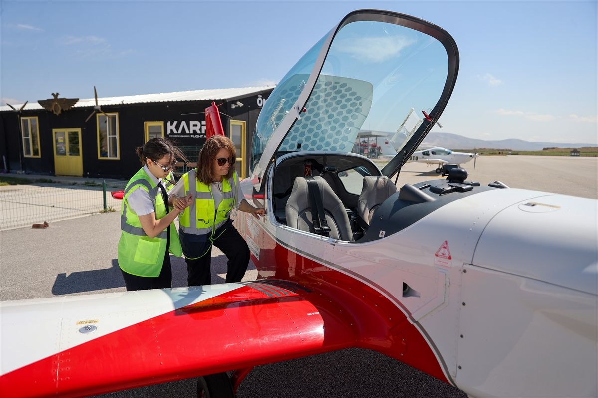 Genç Pilot Annesiyle Uçtu