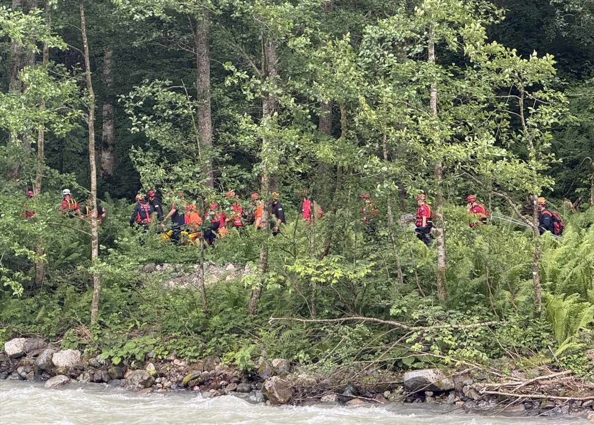 Rize\'de Arama Faaliyetinde Bot Devrildi: 1 Ölü