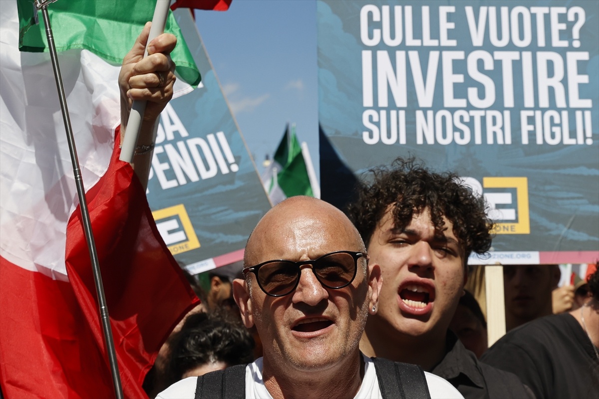 Roma\'da Aşırı Sağ Gösteriler ve Protestolar
