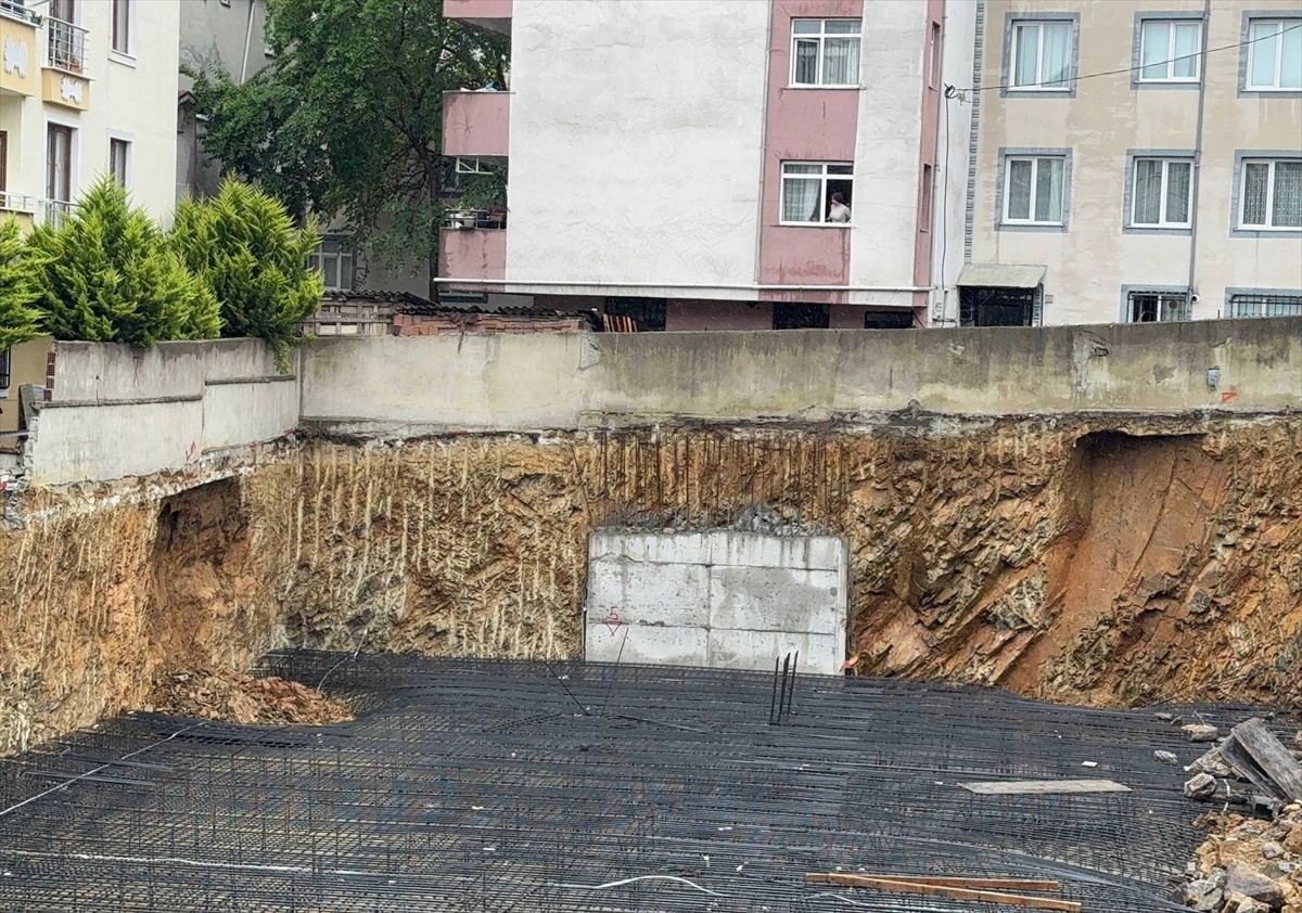 Sancaktepe\'de Toprak Kayması