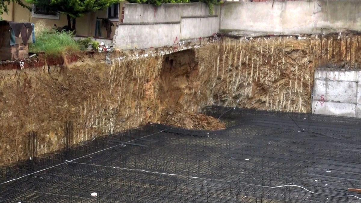 Sancaktepe\'de İnşaatta Toprak Kayması