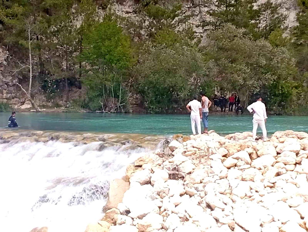 Serinlemek için girdiği çayda kaybolan genç için arama çalışmaları başlatıldı
