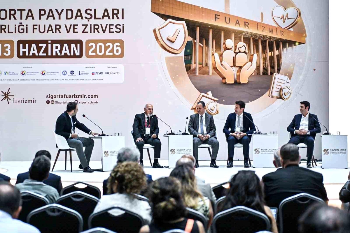 Sigorta İzmir Zirvesi\'nde Geleceğin Sigortacılığı Tartışıldı