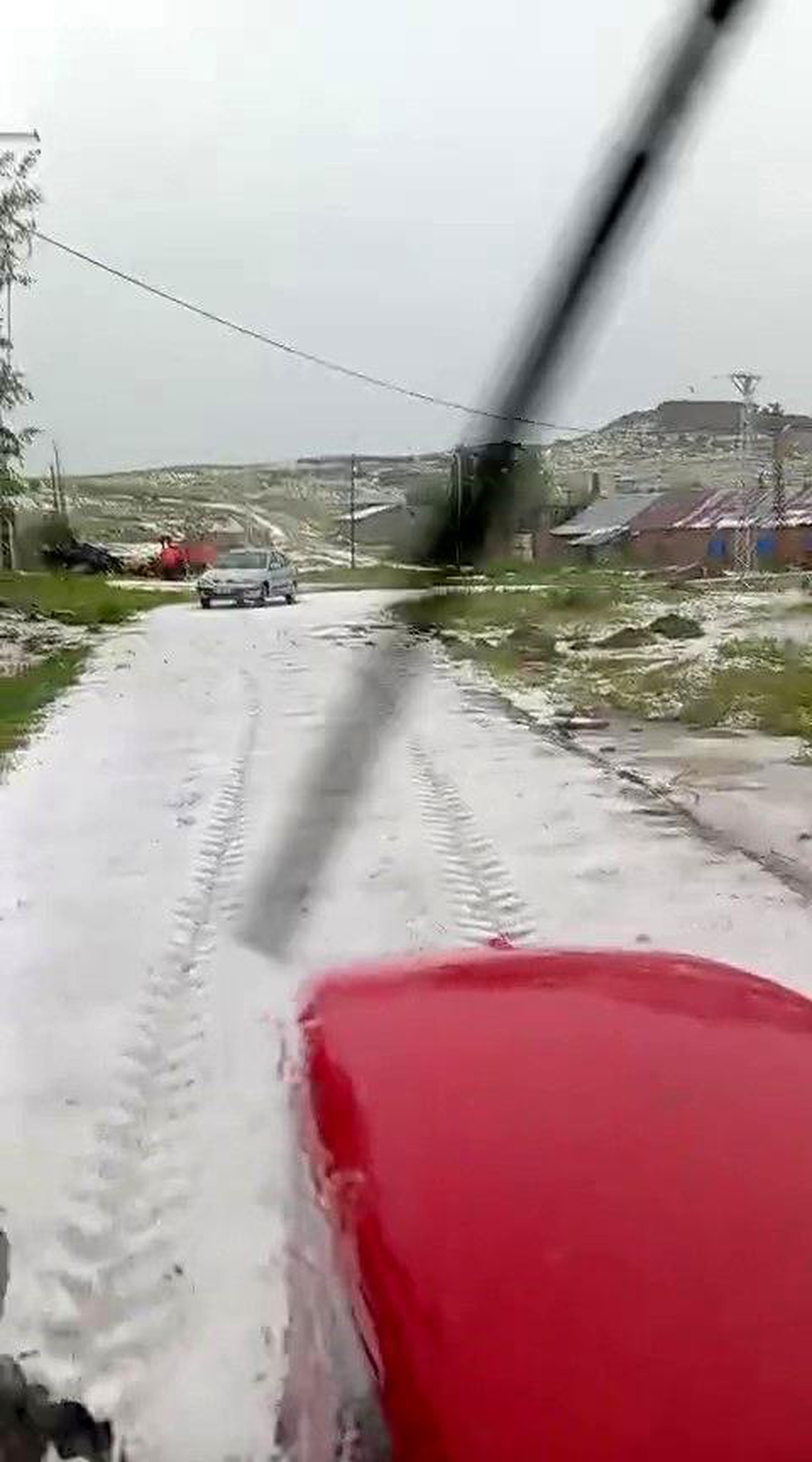 Sivas\'ta Dolu ve Sağanak Yağış Sel Neden Oldu