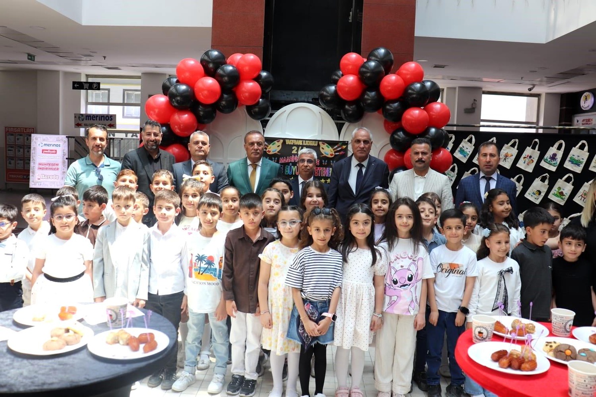 Tatvan\'da Minik Sanatçılar Sergi Açtı