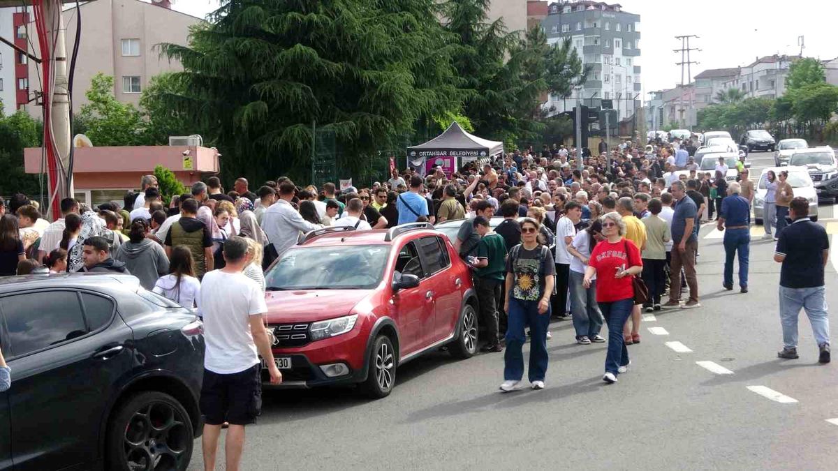 Trabzon\'da LGS heyecanı: Binlerce öğrenci ter döktü