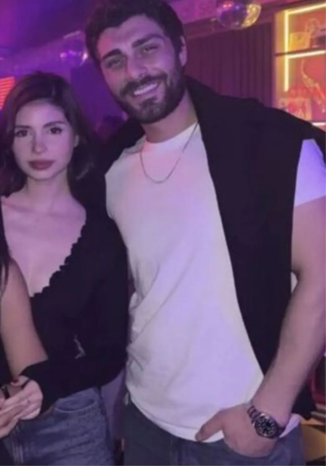 TRT dizisinde rol alan isimler, dudak dudağa yakalandı