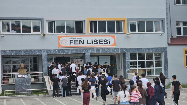 Kimlik Krizi! Sadece 4 Dakika Kaldı