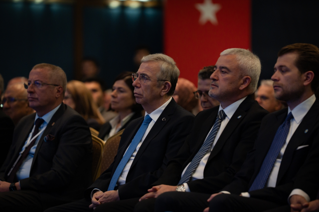 Yavaş ile Dervişoğlu arasında güldüren diyalog: Bizi iyice yaşlı yaptın