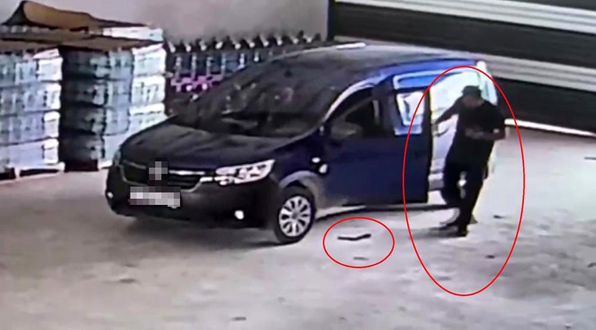 Yılan giren araca binmek isteyince korku dolu anlar yaşadı