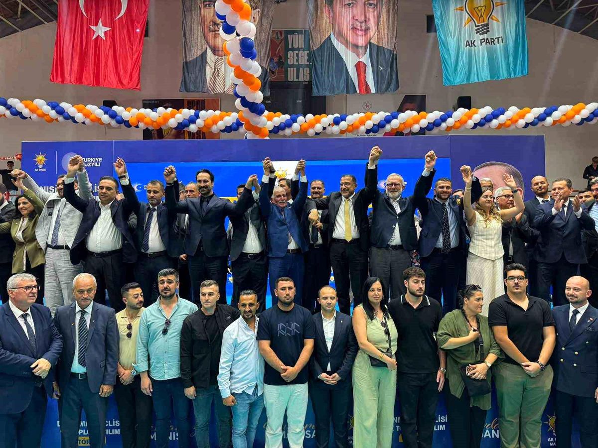 AK Parti\'ye 612 yeni katılım ve rozet töreni