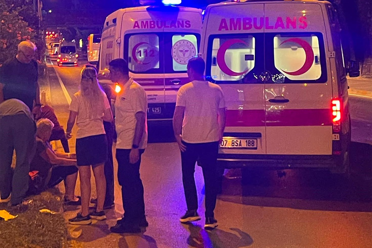 Alanya\'da otomobilin çarptığı Çek turist hayatını kaybetti