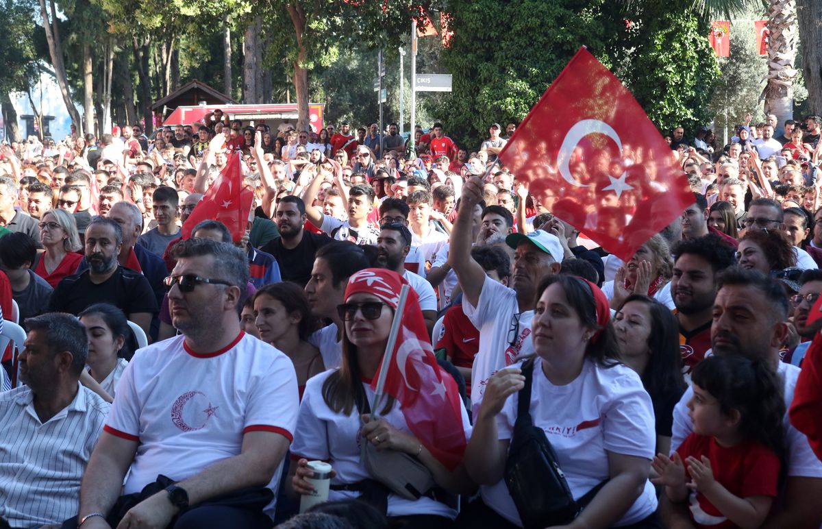 Antalya\'da Dünya Kupası Maçı Üzüntüsü