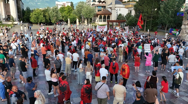 Tiran’da Trump bağlantılı turizm projesine 15 gündür protesto