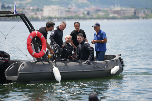 Bakan Kurum İzmit Körfezi'ne daldı, sonucu yerinde gördü