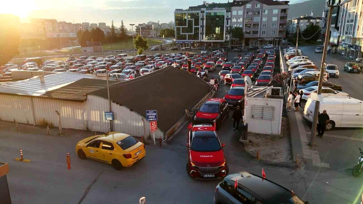 Bursa\'da A Milli Takım coşkusu sokaklara taştı, 250 araçlık konvoy kenti turladı