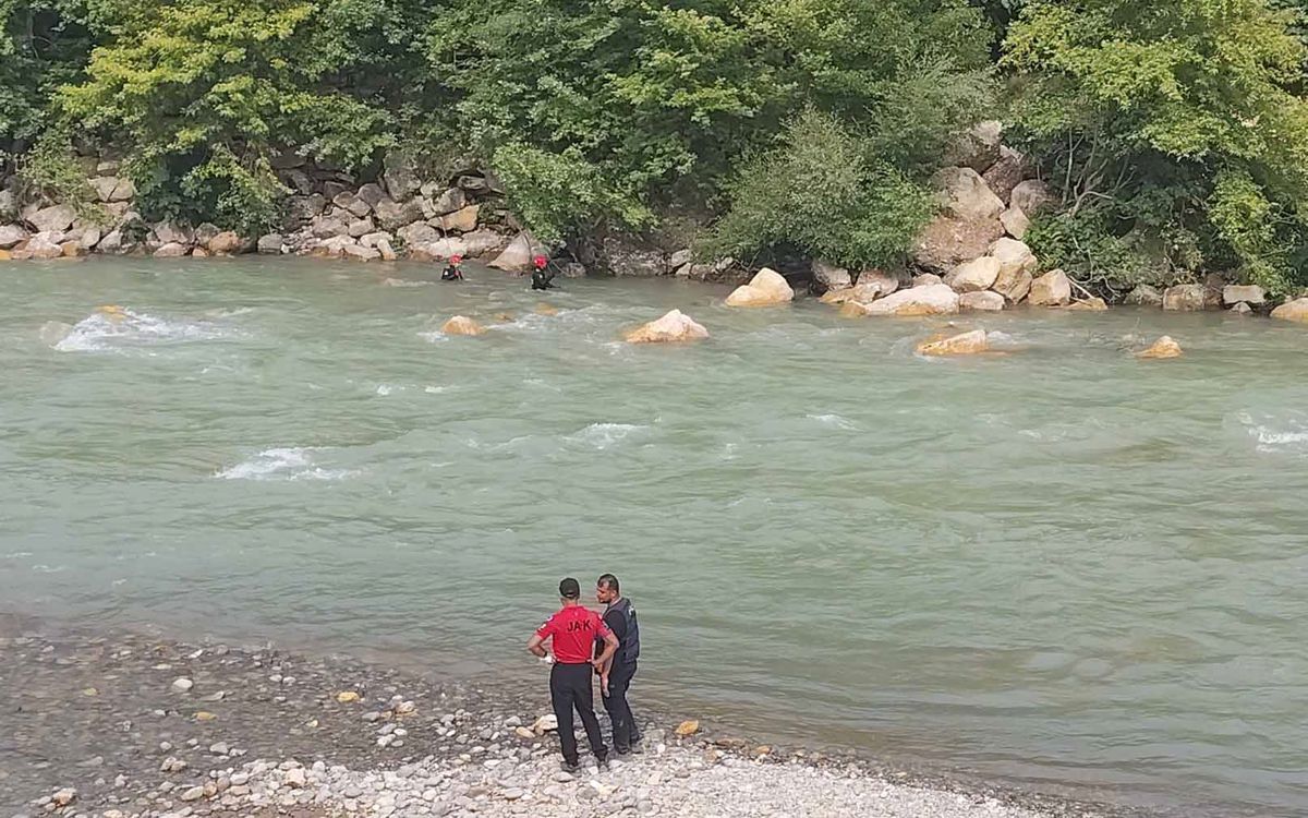 Alara Çayı\'nda Kaybolan Genç Aranıyor