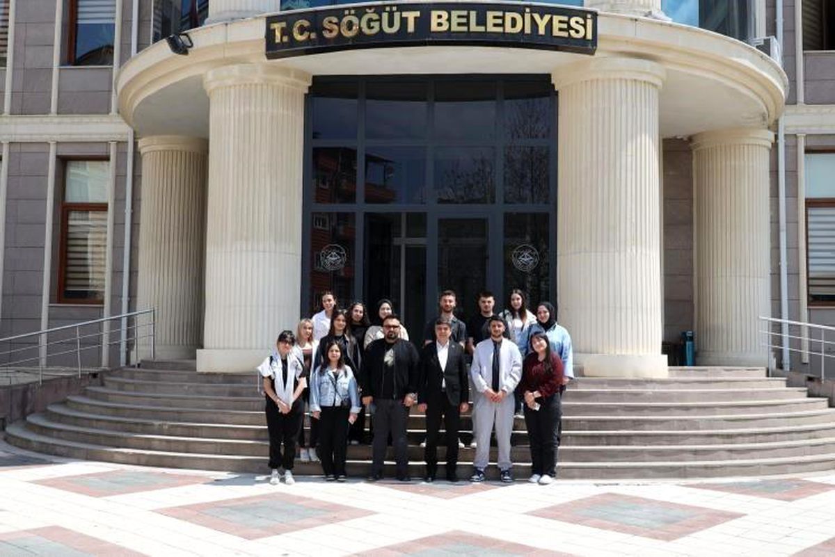 Çöp konteyneri akımına katılan öğrenciler Başkan Durgut\'la buluştu