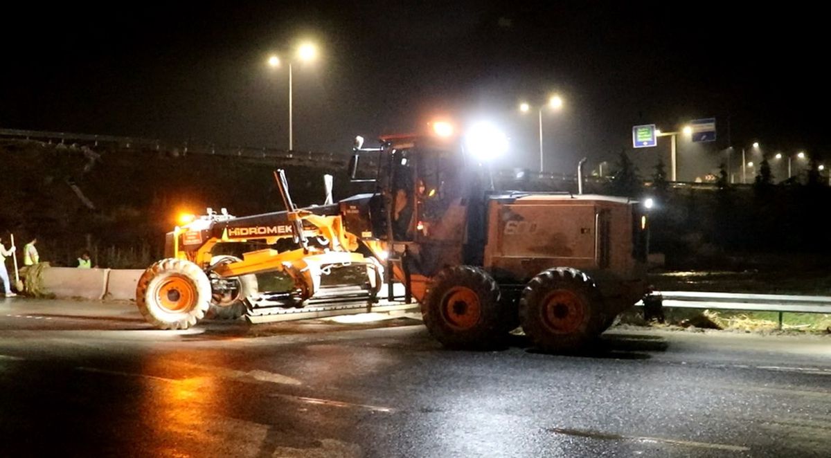 Denizli\'de Sağanak ve Dolu: Su Baskınları