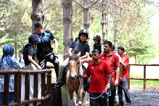 Şehit ve gazi çocukları hipodromda buluştu