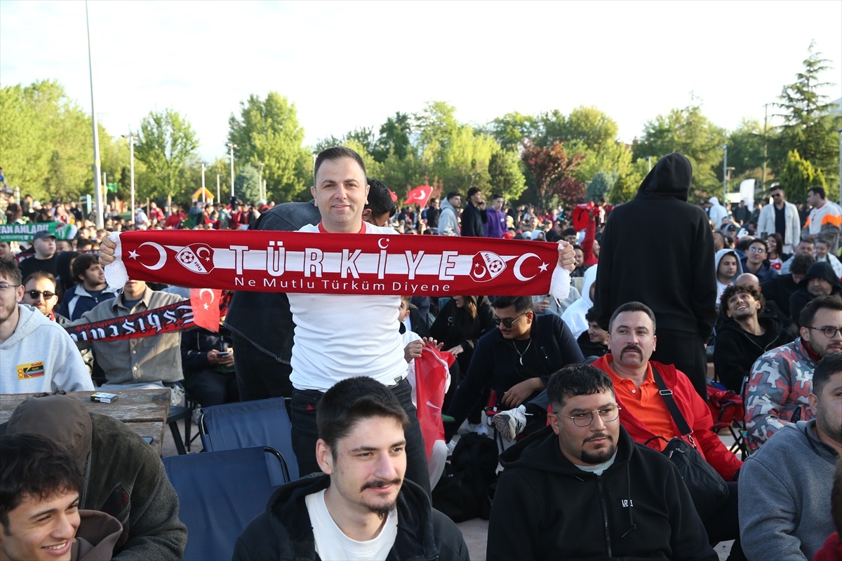 Dünya Kupası Coşkusu Eskişehir\'de Yaşandı