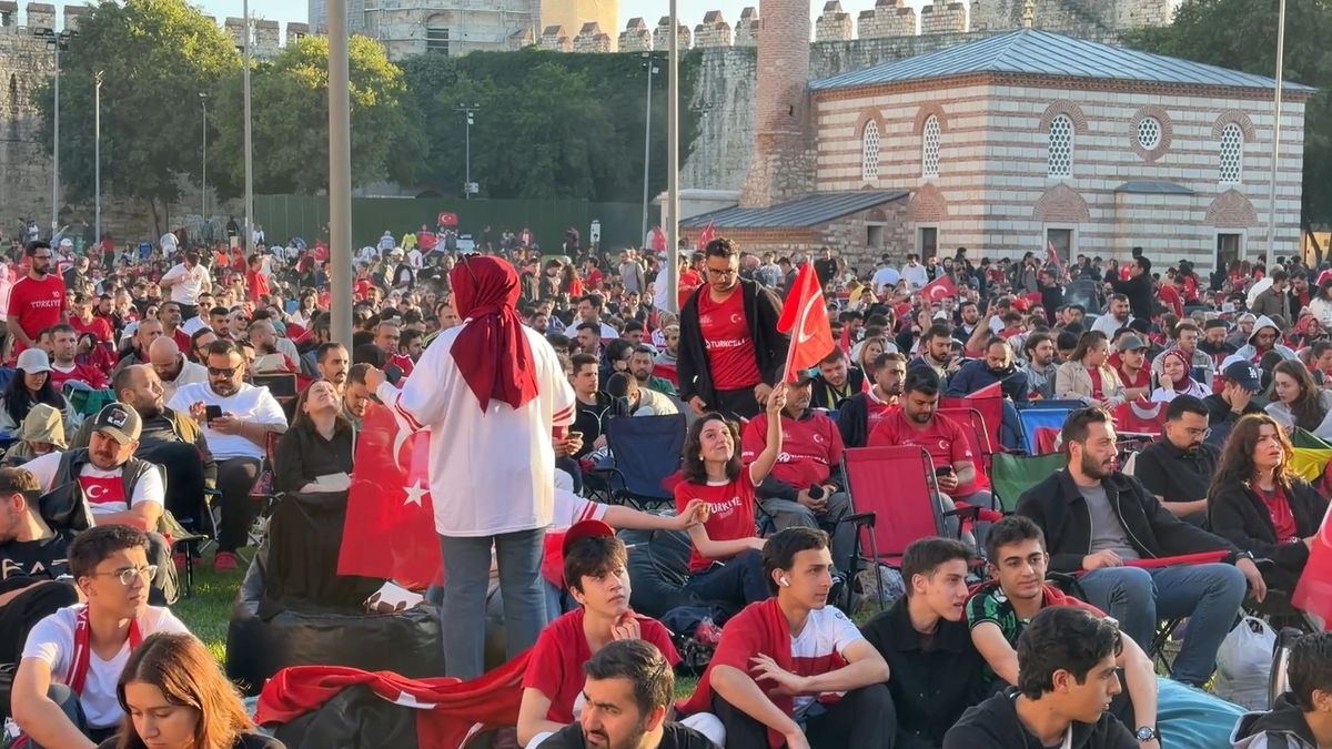 Yedikule Hisarı\'nda Futbol Coşkusu